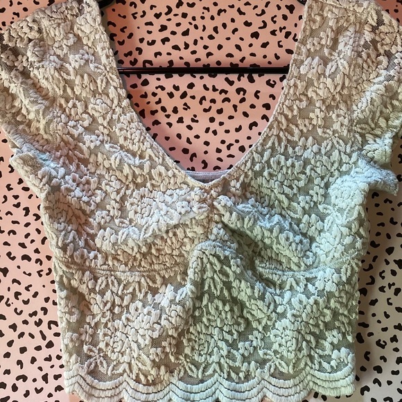 A&F crop lace top - Picture 2 of 4